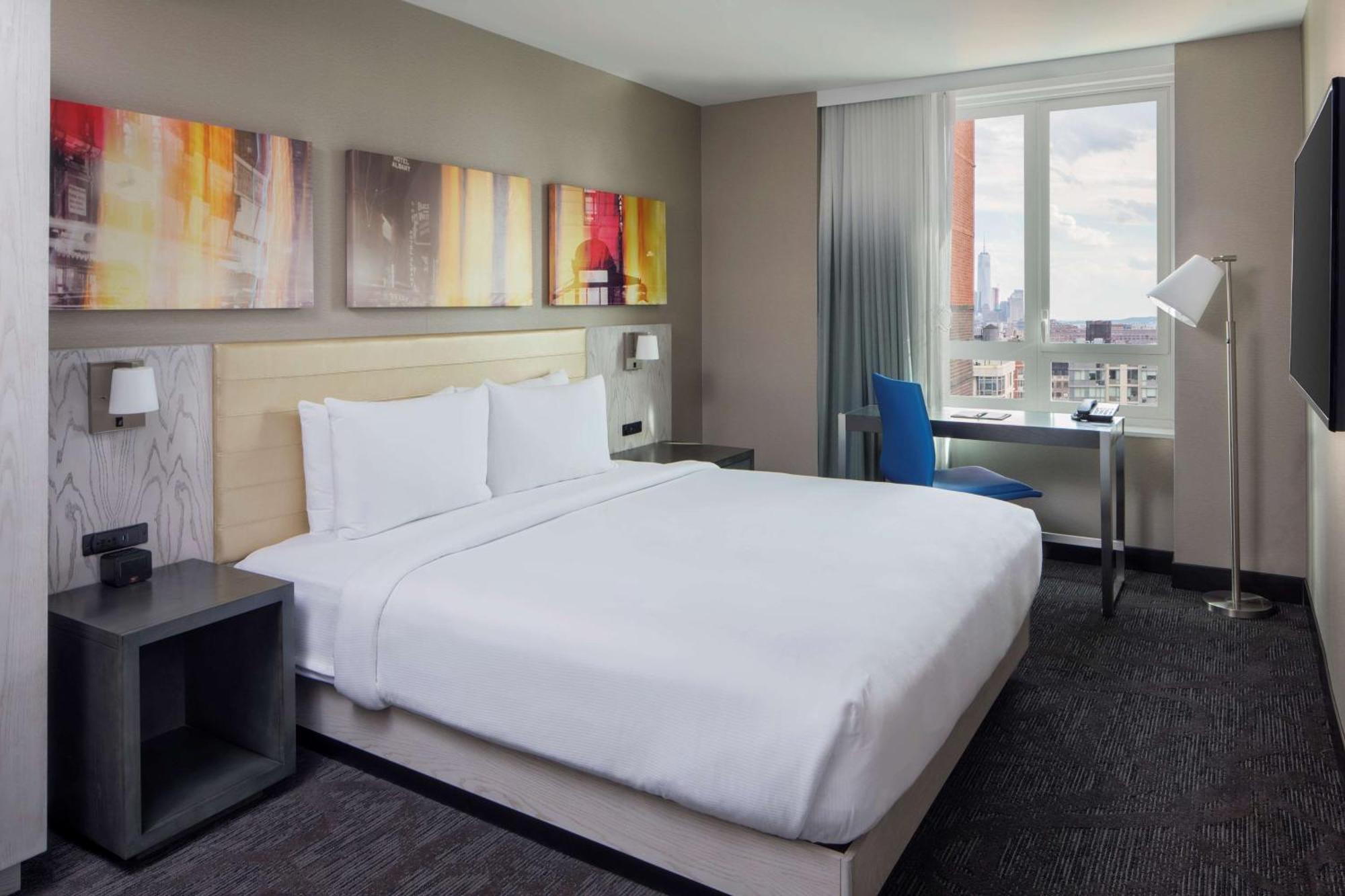 Doubletree By Hilton New York Times Square West Hotel Exterior photo