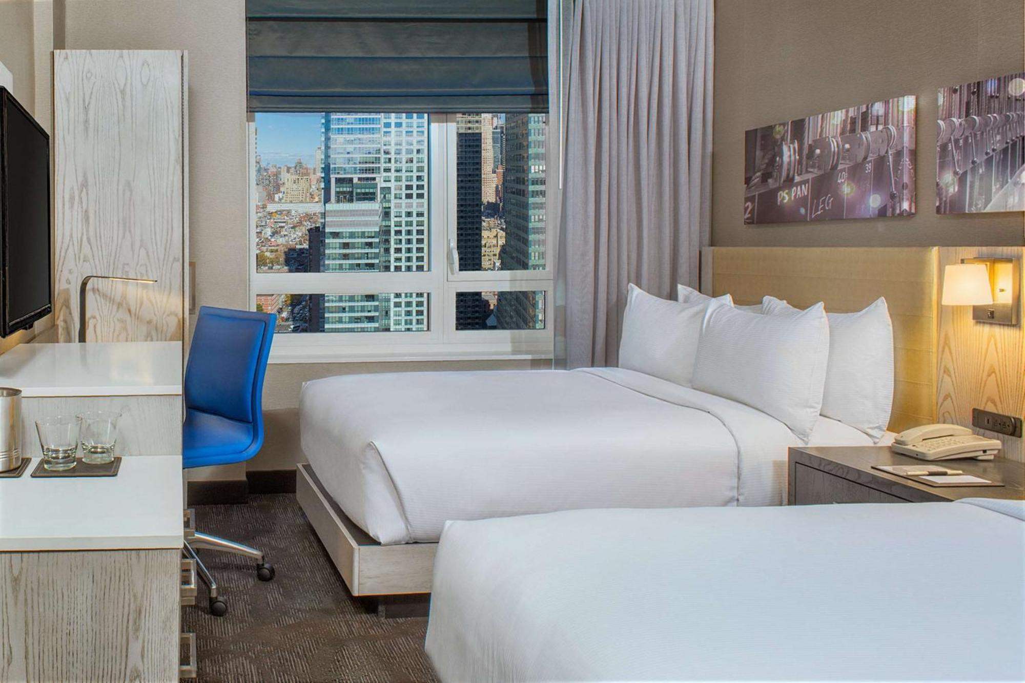 Doubletree By Hilton New York Times Square West Hotel Exterior photo