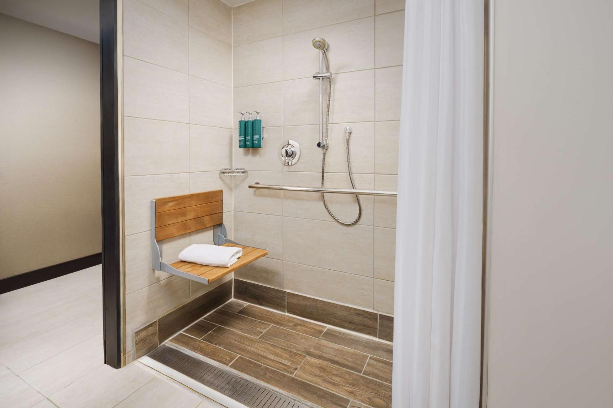 Doubletree By Hilton New York Times Square West Hotel Exterior photo