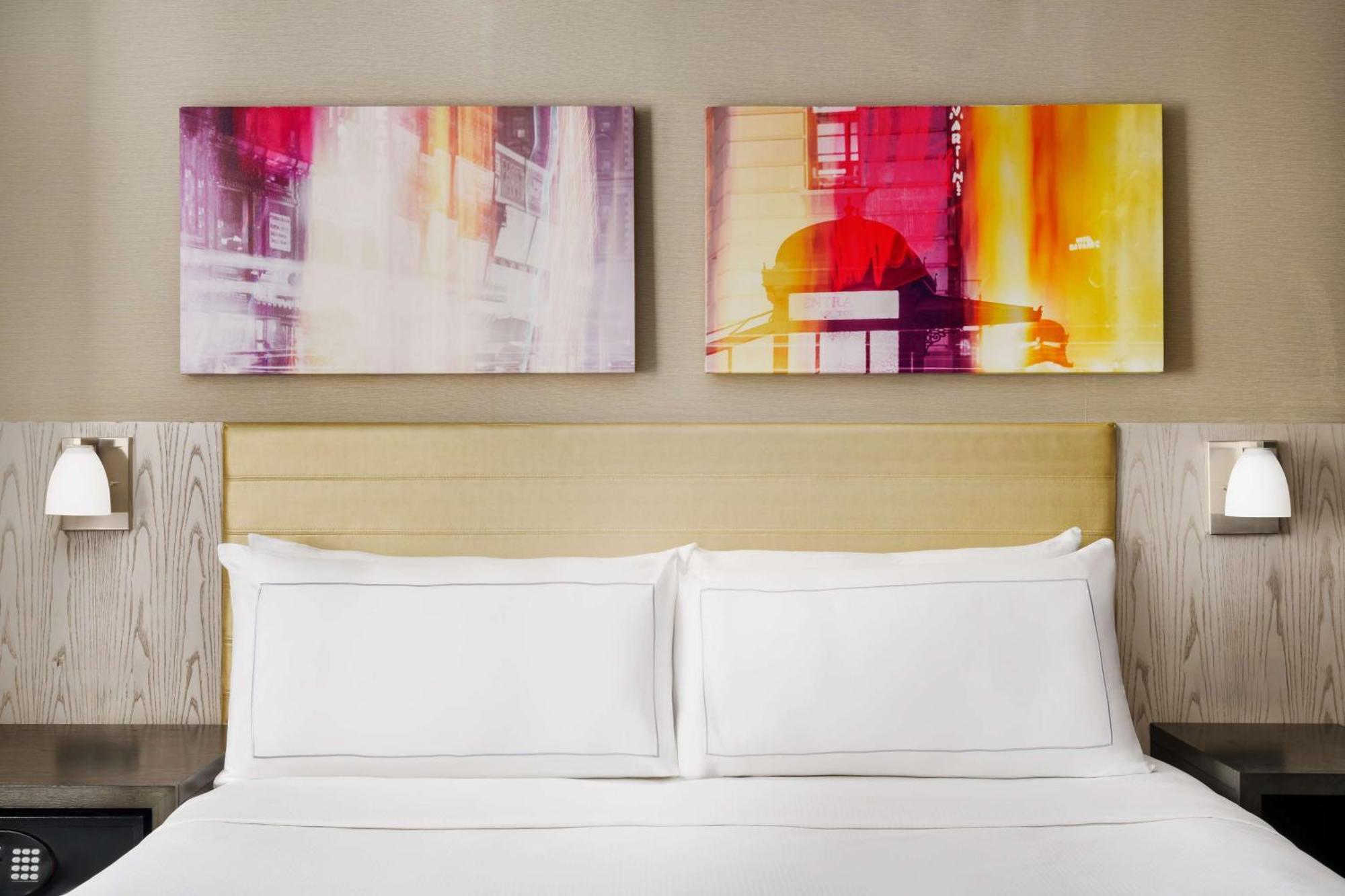 Doubletree By Hilton New York Times Square West Hotel Exterior photo